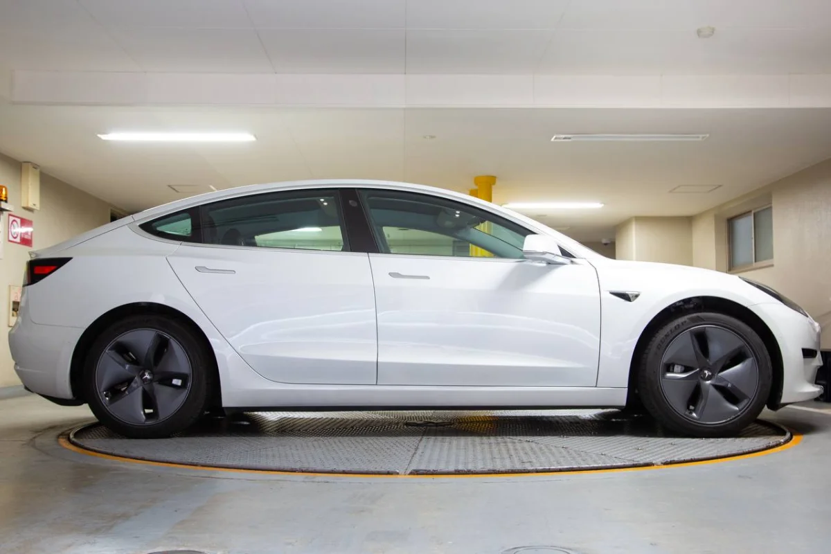 テスラ Model 3